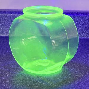 Vintage green depression glass fish bowl fluorescent black light glow
