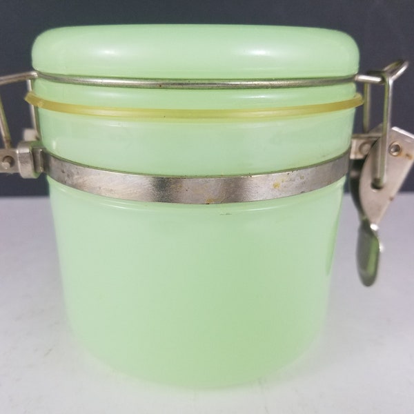 Vintage Plastic jadeite color small canister,l 3 7/8" tall x 4" diameter