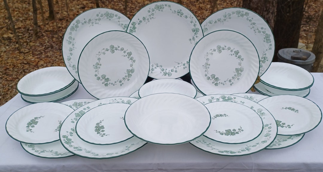 Vintage Corelle Callaway Dinner Plates and Salad Plates 23 Pc Set