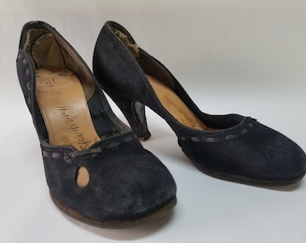 Vintage heels Miles Fifth Avenue shoes worn and well used vintage black shoes