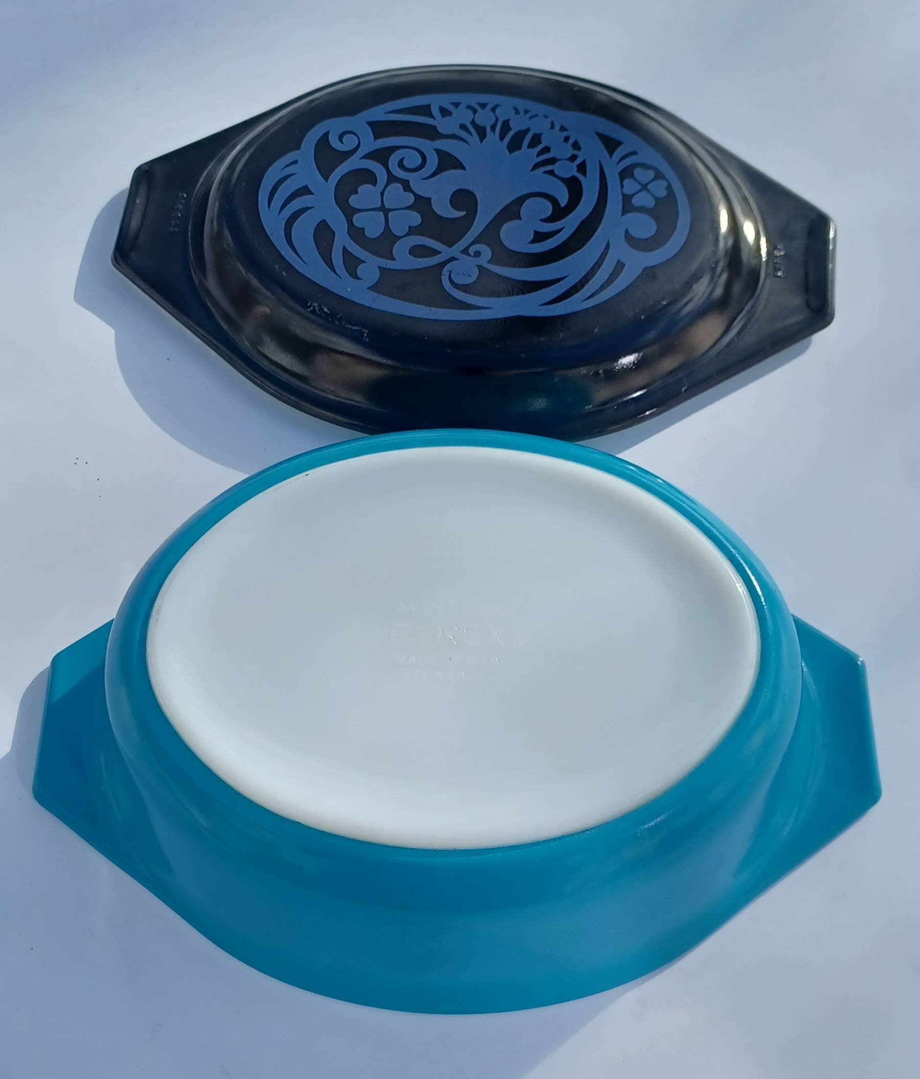 Vintage Pyrex Midnight Bloom Lid 1 1/2 Quart Casserole Dish Vintage Pyrex Midnight Bloom Lid 1 1/2 Quart Casserole Dish