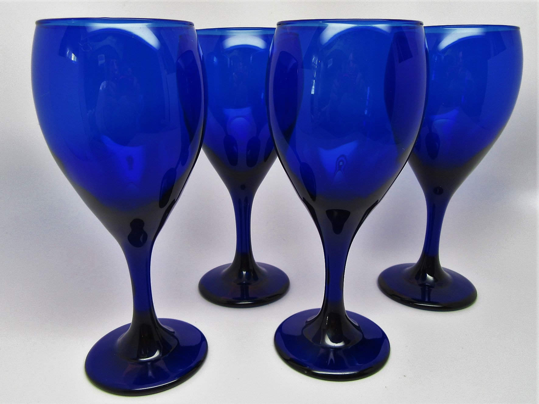 Water Goblet Cobalt Blue w/ Clear Stem 16 oz - Party Time Rental