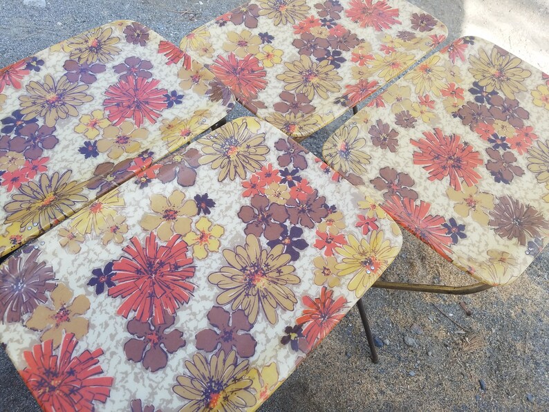 Vintage TV dinner tables with holder set of 4 simply awesome Etsy