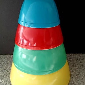 Vintage Pyrex primary colors nesting mixing bowls set of 4 colored pyrex mixing bowls