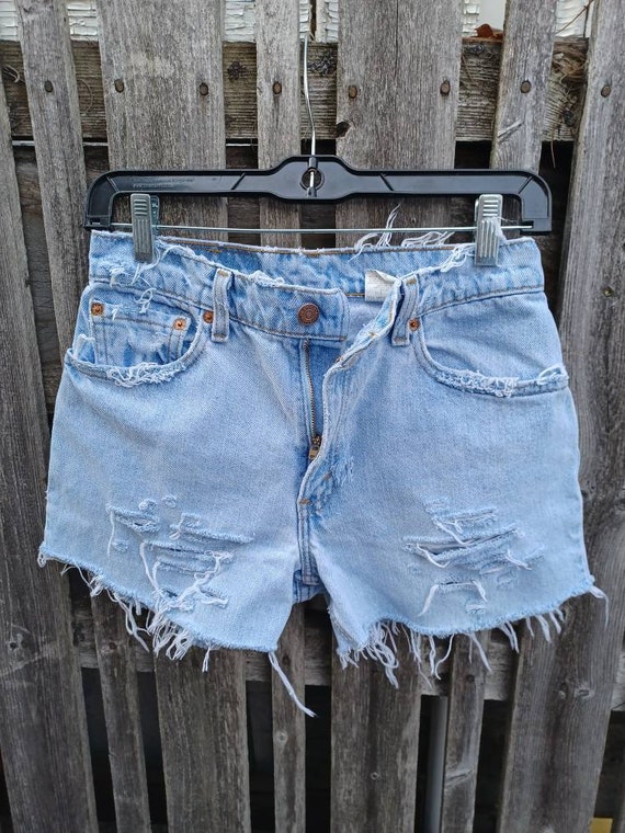 Vintage Levi 550 red tag distressed cut off short… - image 2