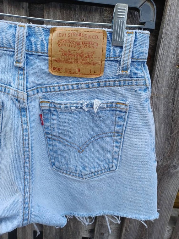 Vintage Levi 550 red tag distressed cut off short… - image 3