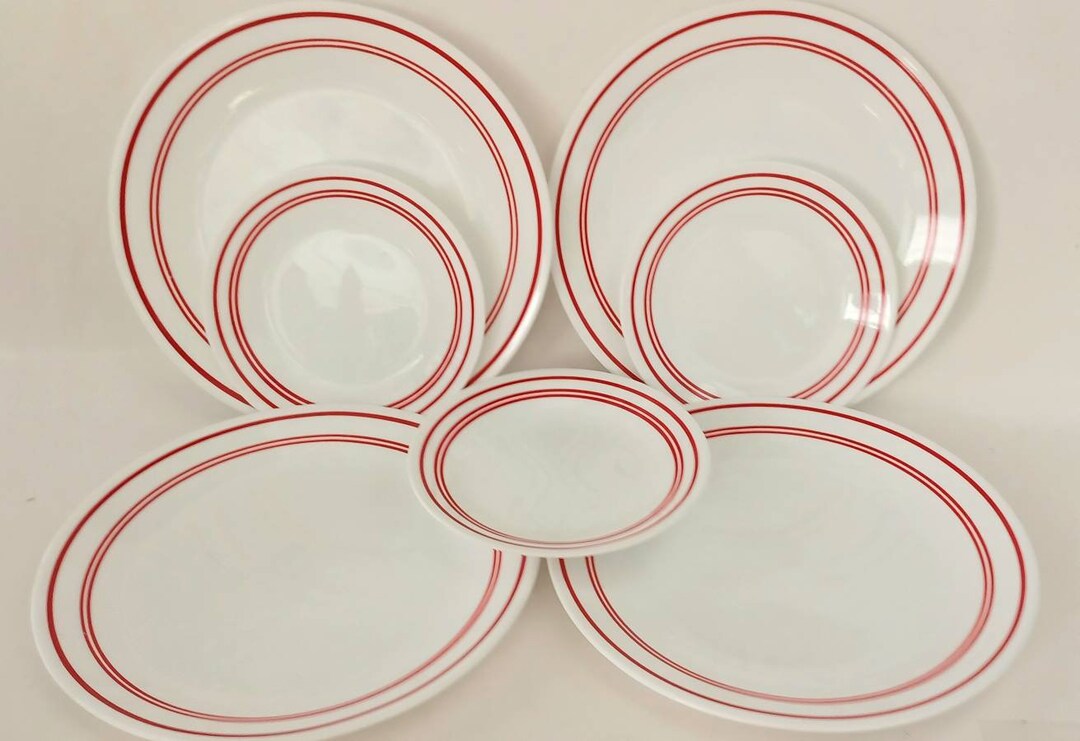 Corelle Classic Cafe Red Dinnerware 4 Dinner Plates 3 Bread Etsy