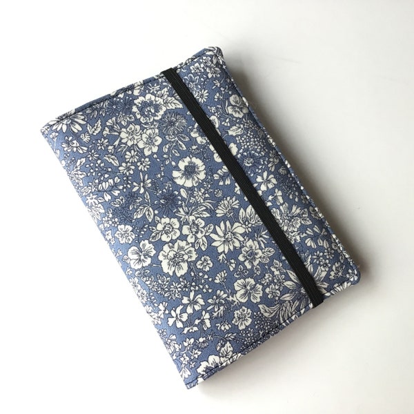 Liberty of London Lasenby cotton fabric passport holder/cover - handmade in Cornwall by Daisy Heart Creations