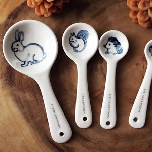 adorable measuring spoons // Hostess with the Mostess®