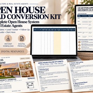 Op de afbeelding: Een digitale vastgoedmarketingkit met een laptop die een lead-tracking-spreadsheet toont, een tablet met een beslissingsgids voor leadopvolging, en gedrukte sjablonen voor open huis-flyers en scripts met donkerblauwe tekst.