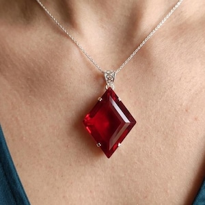 Collar con forma de cometa y rubí rojo / Colgante de rubí de 80-90 quilates / Piedra preciosa facetada y pulida / Joyería de plata de ley / Accesorio unisex llamativo