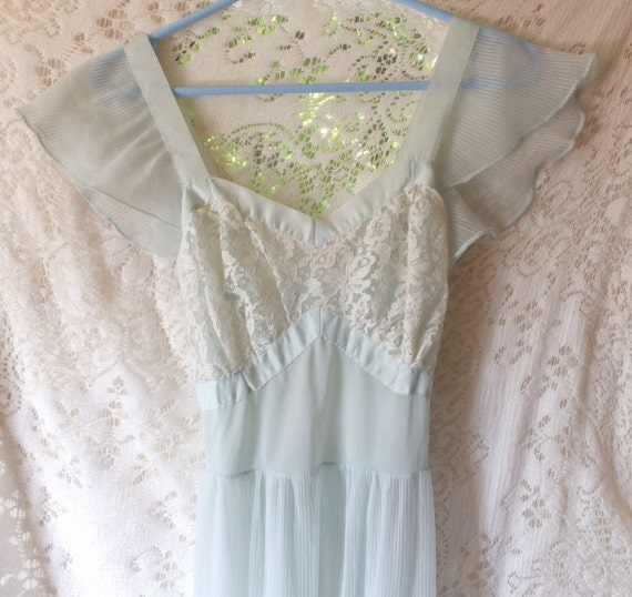 1950's-60's Lingerie, Nightgown, Peignoir, Floor l