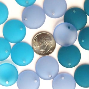 COLGANTES de vidrio marino cultivado, 18 mm, parte superior de moneda cóncava perforada, redondos, colores surtidos, pares de cuentas, ideal para hacer aretes