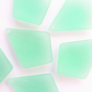 Sea Glass ANHÄNGER Diamant Form 37 x 27 mm Spitze gebohrt Halskette Anhänger diy Schmuck Perle Versorgung