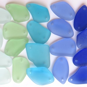 Conectores pretaladrados, 20 piezas, colgantes de vidrio marino cultivado de 2 agujeros, forma libre, doble perforación, cuentas de vidrio de playa AZUL VERDE, suministro para hacer joyas