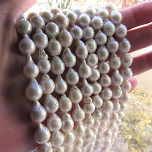 Seashell Teardrop Pearl Beads: 9-10mm Freshwater Strand