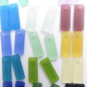 30 pendenti in vetro marino coltivato: perle rettangolari smerigliate, colori assortiti