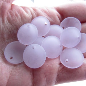 Colgantes de moneda de vidrio marino cultivado de 18 mm, color rosa opaco, negro, verde espuma de mar, con parte superior perforada, esmerilada, para botella, suministro de cuentas curvas para hacer joyas