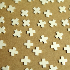 24-tlg. Winziges versilbertes Messing Plus-Zeichen Stanzteile: 6 mm mal 6 mm - made in USA Math Symbol Multiplikation Kreuz X Buchstabe Alphabet | SI-353