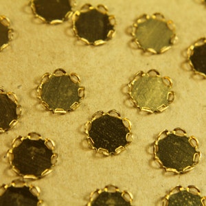 16 pc. Raw Brass Lace Edge Setting: 10mm in diameter - made in USA | RB-425