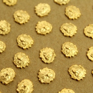 6 個 小型金メッキ真鍮ライオンヘッド: 8 mm x 8 mm - 米国製 | GLD-158