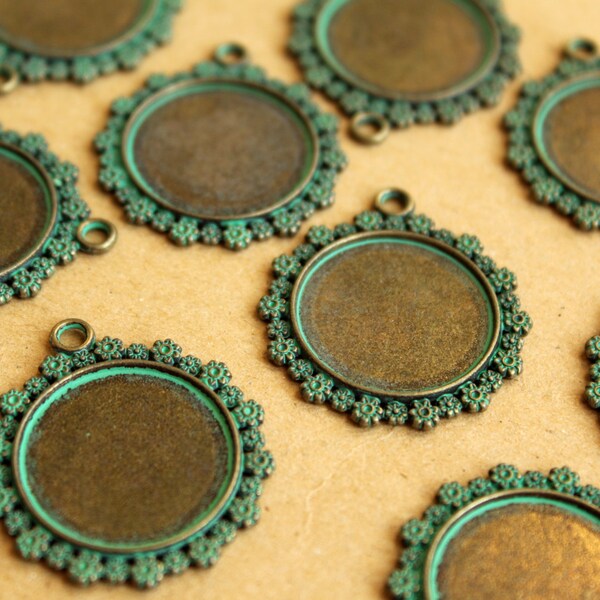 10 pc. Verdigris Antique Bronze Round Floral Cabochon Setting Pendant, 20mm pad | FI-218