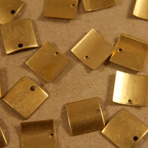16-tlg. Kleine gebogene quadratische Messinganhänger: 9.5 mm x 9.5 mm - made in USA | RB-209
