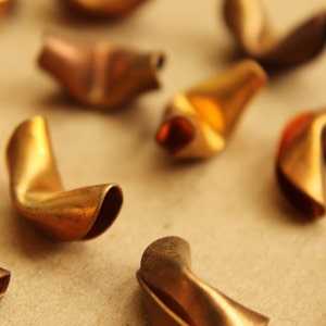 3 st. Raw Brass Fortune Cookies: 14 mm bij 8 mm bij 9 mm - gemaakt in de VS | RB-624