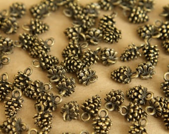 50 pièces Breloques pomme de pin en laiton antique, 9 mm x 14 mm | MIS-373