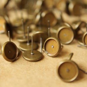 10-20 High Quality COPPER FREE Backs Ships IMMEDIATELY Holds 8mm 8mm Earring Trays Gunmetal 50-100 Pieces EF231