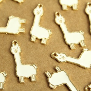 5 Stk. Emaillierte Lama Anhänger, weiß und Gold, 32mm x 17mm | MIS-065*