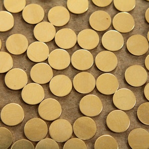 24 st. små råmässingscirklar: 10 mm diameter - tillverkade i USA | RB-079