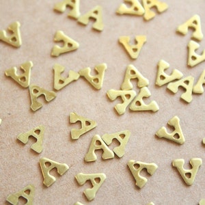 6 piezas de estampaciones pequeñas de latón crudo con la letra A (6 mm x 6 mm), fabricadas en EE. UU. / RB-1169