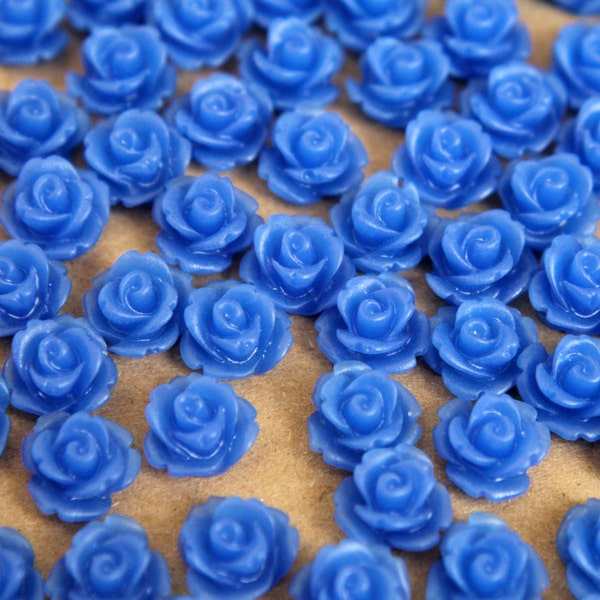 CLOSEOUT - 30 pc. Blue Cream Glossy Rose Cabochon 10mm | RES-363