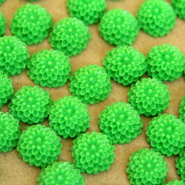 CLOSEOUT - 30 pc. Grass Green Chrysanthemum Cabochons 10mm | RES-373