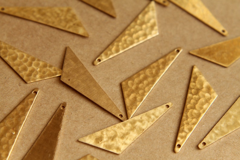 4 pc. Raw Brass Hammered Asymmetrical Triangle Charms Right: 34mm by 14mm made in USA RB-487 zdjęcie 2