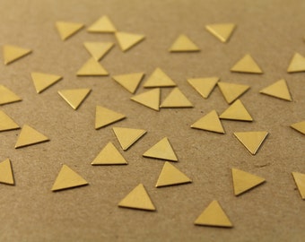 20 piezas de pequeños triángulos de latón crudo: 9 mm x 9 mm - fabricados en EE. UU. * También disponible en 100 piezas * / RB-001