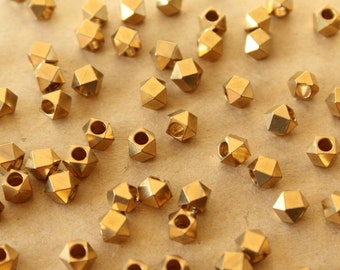 25 pz. Perline poligonali sfaccettate in ottone grezzo, 5 mm x 5 mm / FI-687