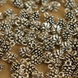 50 st. Antiekzilveren dennenappelbedels, 9 mm x 14 mm | MIS-374