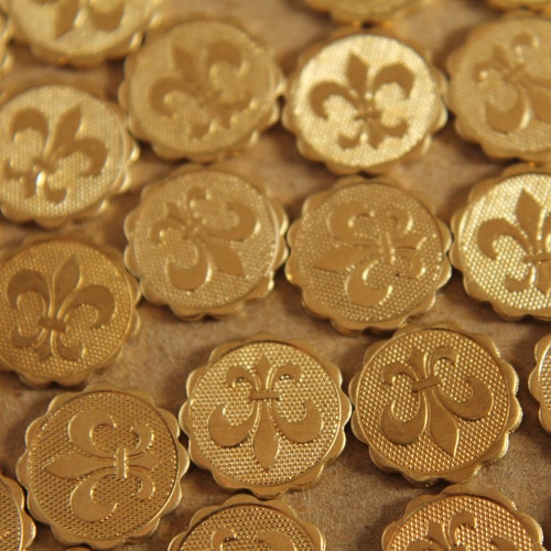 Large Branch Flowers Leaf Embellishment Raw Brass Stamping Pendant .(1
