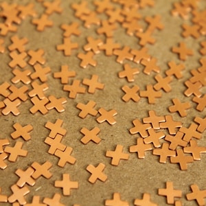 20 ud. Pequeños estampados X de cobre crudo: 4 mm por 4 mm - fabricados en EE. UU. / RB-278