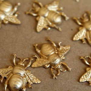 2 pc. Medium Raw Brass Queen Bees: 18mm by 19mm - made in USA | RB-310