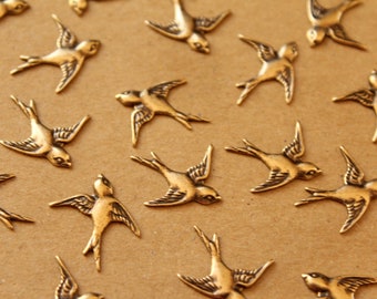 5 pc. Antique Brass Plated Bird Charm Facing Right, No Loop - made in USA | AB-001