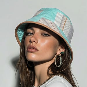 Sombrero tipo cubo de patchwork reciclado / Rayas finas estilo boho vintage para mujer, accesorio de estilo cottagecore para festivales de playa