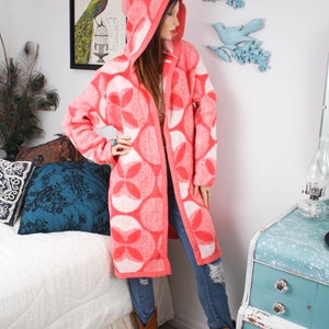 FLEECE BLANKET JACKET, Retro Geometric Daisy Coat, UpCycled Blanket Coat, Women's Eco Fashion, Cottagecore Clothing, Chore Coat image 2