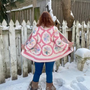 キルティングジャケット、アンティーク調アップサイクルパッチワーク風ピンホイールスターチョアコート - サステナブルなエコファッションのステートメントピース