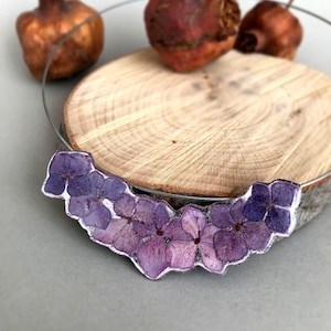 Dry hydrangea necklace, Pressed flower pendant, Natural plant jewelry, Rustic floral necklace, Enamel flowers in resin, Epoxy resin necklace
