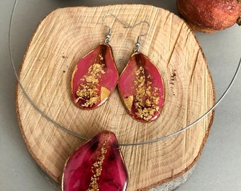 Set di gioielli con veri petali di tulipano: orecchini e collana in resina