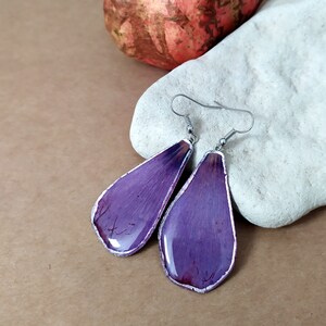 Dangly hibiscus earrings, Pressed flower earrings, Bohemian purple plant jewelry, Preserved flower gift, Real dry petals earrings for mother image 3