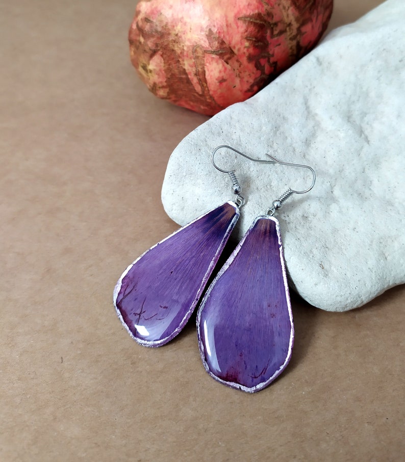 Dangly hibiscus earrings, Pressed flower earrings, Bohemian purple plant jewelry, Preserved flower gift, Real dry petals earrings for mother image 3